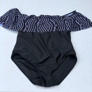 Off shoulder swimsuit!